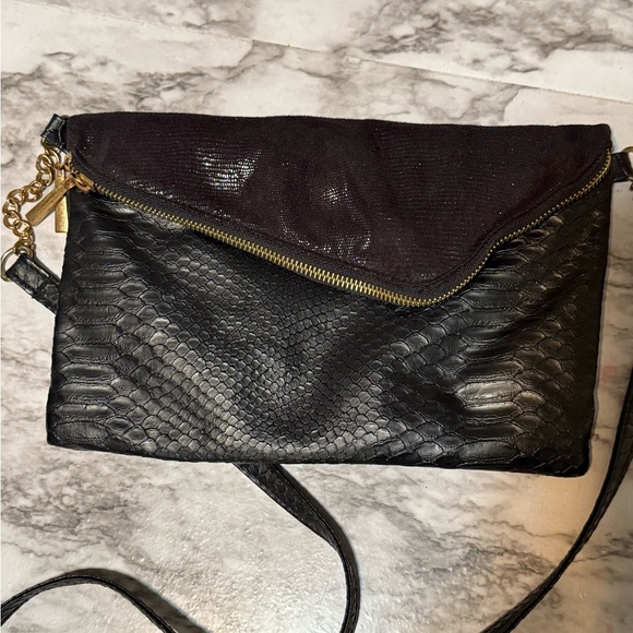 Black and Gold Crossbody Bag with Textured Design - Picture 2 of 11